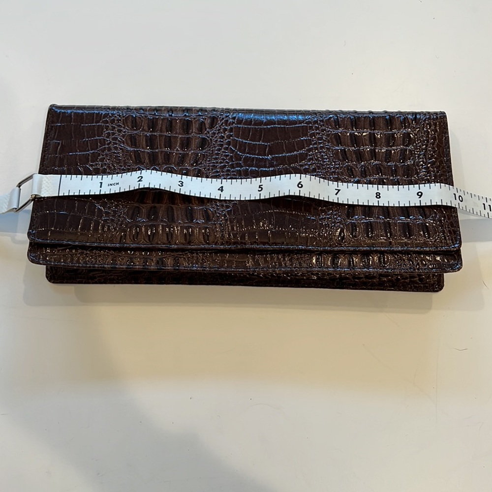 Brown foe snake skin clutch - Picture 8 of 10